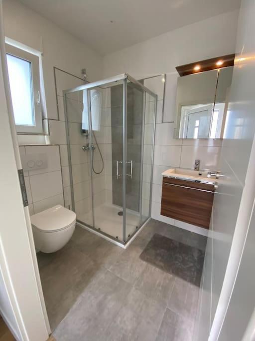 Neues Bungalow Fuer Bis Zu 4 Personen オーバーハウゼン エクステリア 写真
